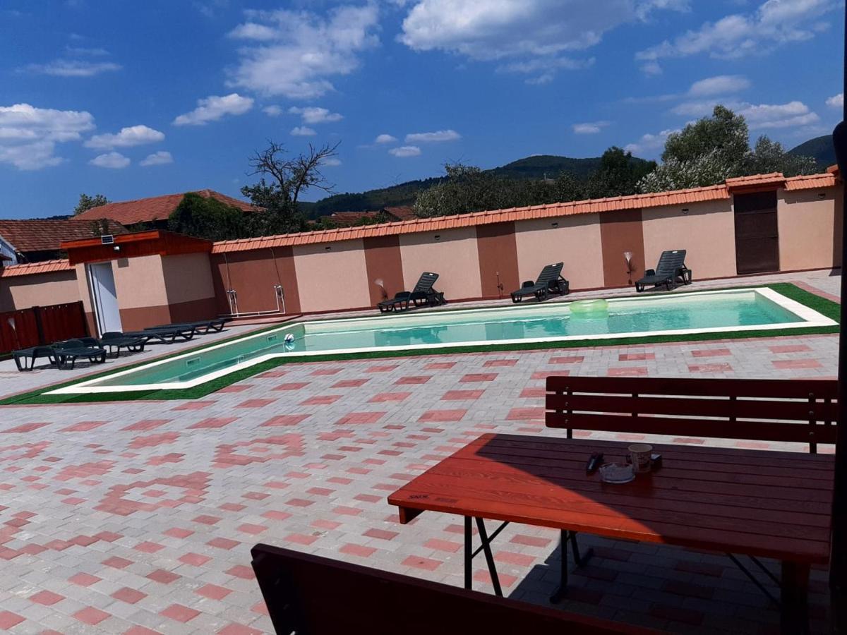 Pensiunea La Nety Bozovici Exterior foto